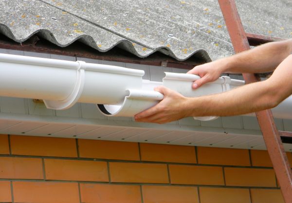 Gutter Hanging in Jackson
